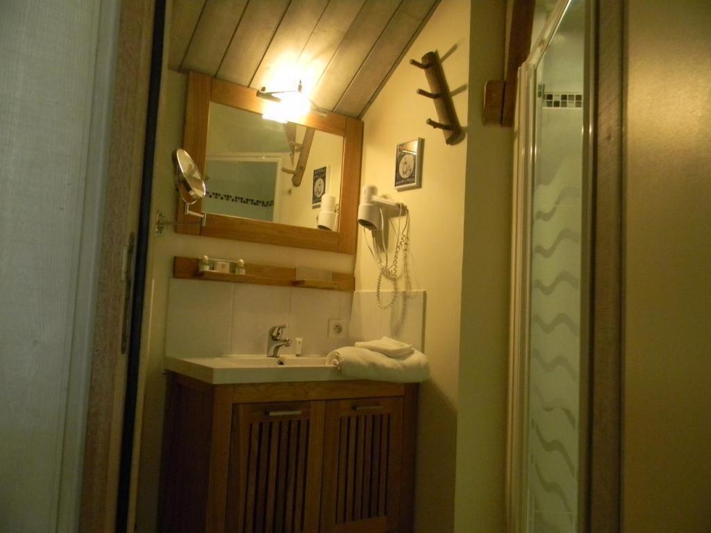 Hotel Logis Relais Des Caillères Saint Pavace Esterno foto