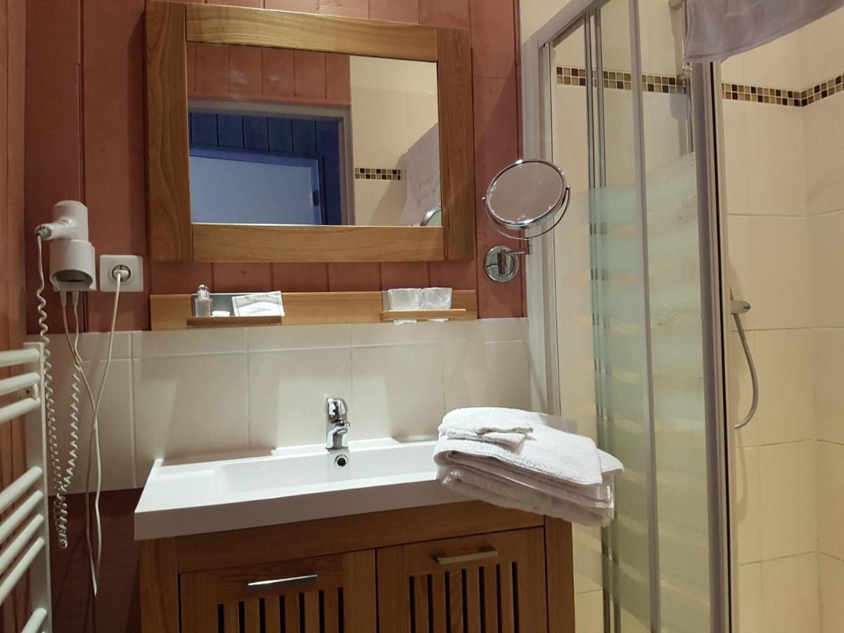Hotel Logis Relais Des Caillères Saint Pavace Esterno foto